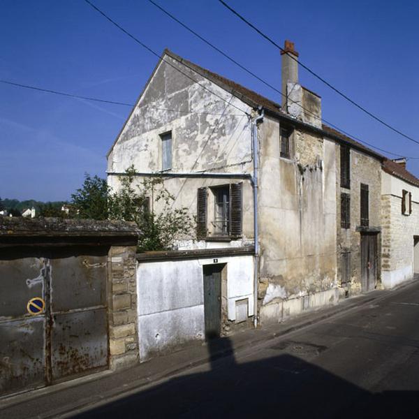 une ancienne maison rurale rue de Pontoise