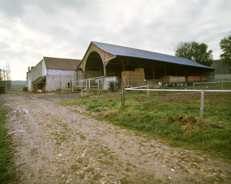 la façade nord avec la charreterie construite en 1909