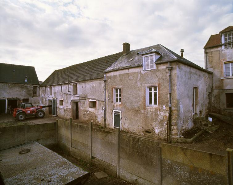 Vue de l'angle sud ouest de la cour