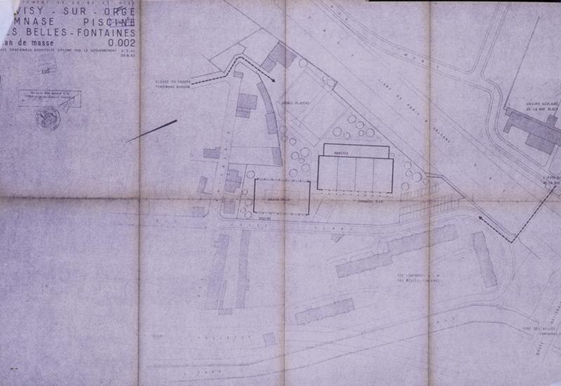Plan indiquant l'emplacement des équipements sportifs prévus : piscine, gymnase, plateau d'évolution, vers 1963.