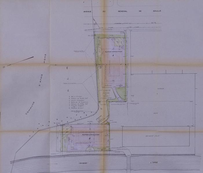 Plan d'ensemble des terrains du lycée professionnel Jean-Monnet situés de part et d'autre de l'Orge : plan de situation des terrains de sport envisagés.