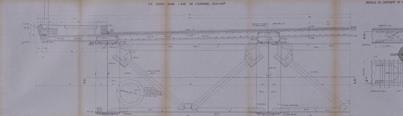 Projet de pont à reconstruire sur la Seine : coupe transversale dans l'axe de l'ouvrage, 1963.