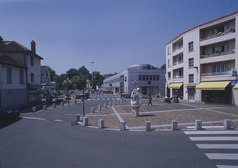 La place de l'Orge vue de la rue Paul-Marais.