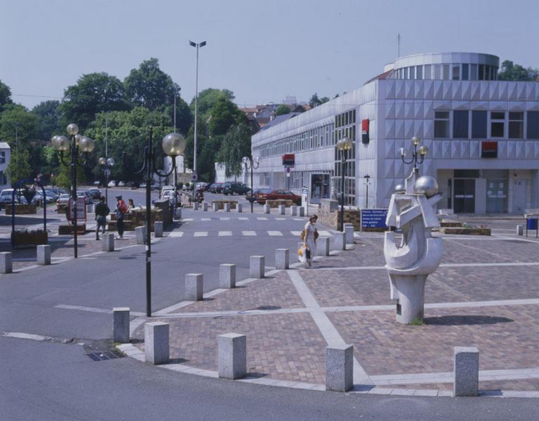 La place de l'Orge vue de la rue Paul-Marais.