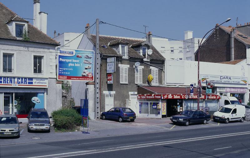 Façade sur la R.N.7 de la maison du 55 avenue de la Cour de France.