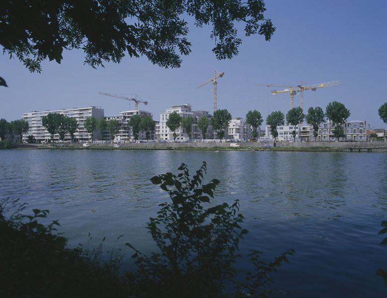 La Zone d'aménagement concerté Montessuy en cours de construction en juin 2007, vue de la rive de Draveil.