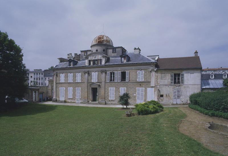 La façade de l'observatoire Camille-Flammarion côté parc.