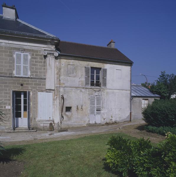 L'ancien bâtiment de la maréchalerie du relais de poste de Fromenteau.