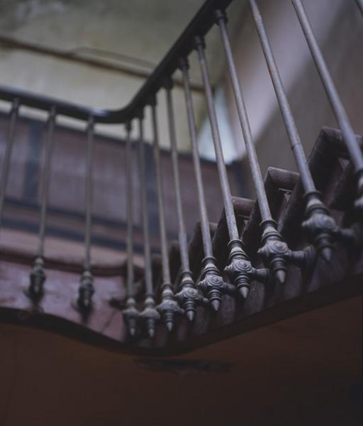 Balustres de l'escalier intérieur principal.