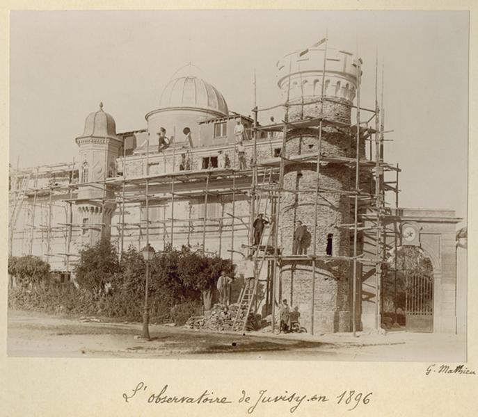 Le chantier d'extension du bâtiment ancien qui deviendra l'observatoire : photographie anonyme prise en 1896.