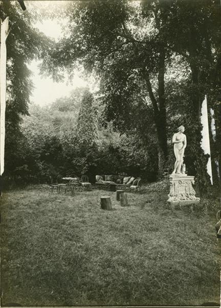 Le salon de jardin implanté dans le parc au temps de Camille Flammarion.