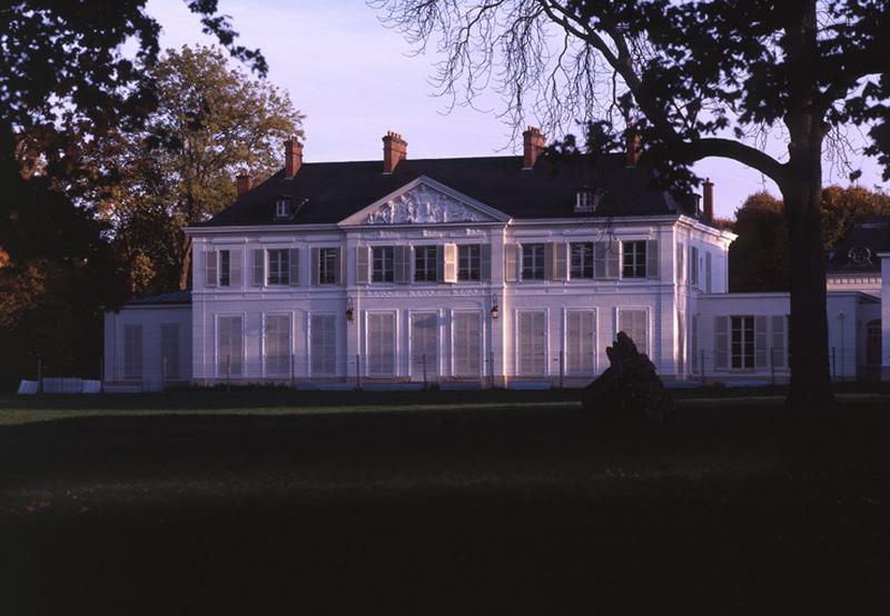 Façade postérieure du château, face à la grande pelouse.