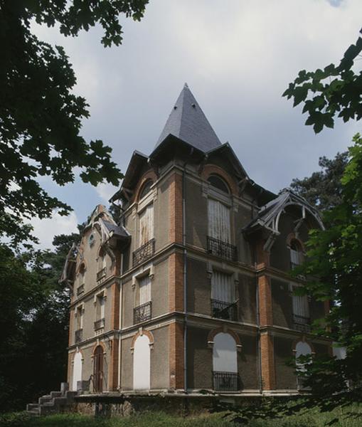 Façades antérieure et latérale.