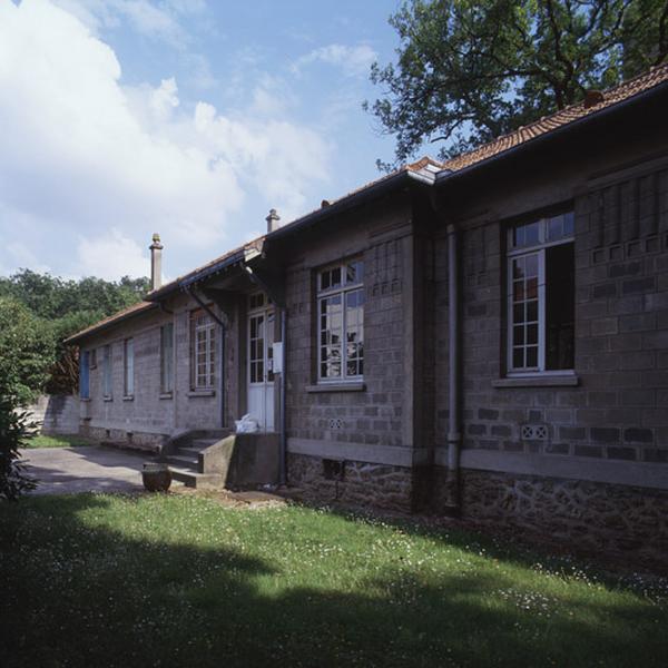 Vue du pavillon Auguste-Rodin situé au sud de l'ensemble ; il contient une chapelle et un internat.