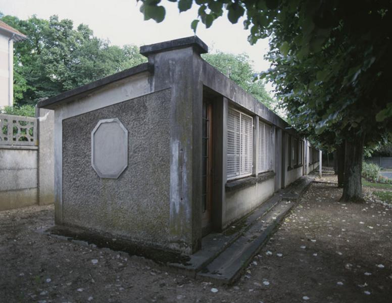 Cure d'air fermée, le long du mur de clôture, à l'ouest (secteur Léon-Jouhaux).