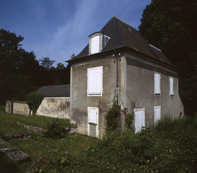 Bâtiment Georges-Brassens : détail du rez-de-chaussée et et de l'escalier extérieur contre le pignon nord.