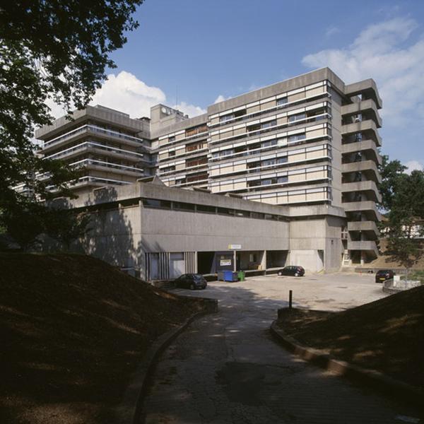 Vue d'ensemble du bâtiment Georges-Brassens, construit par Maurice Novarina.
