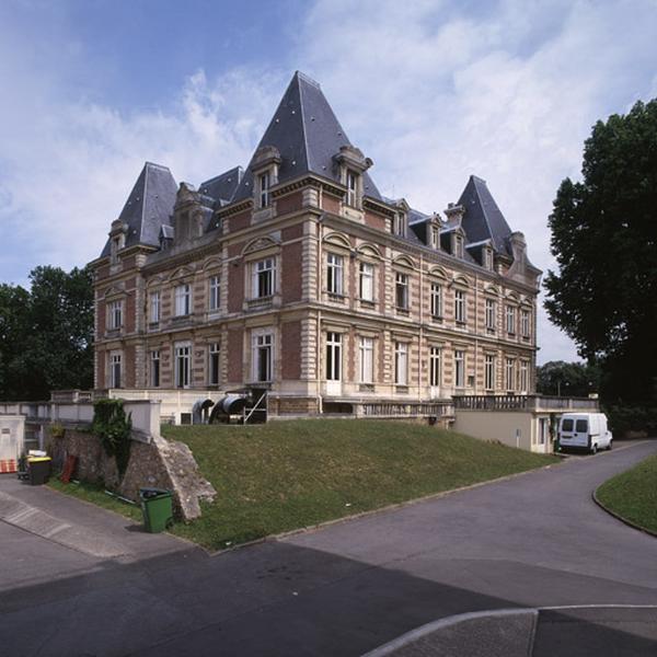 Façades postérieure et latérale ouest.