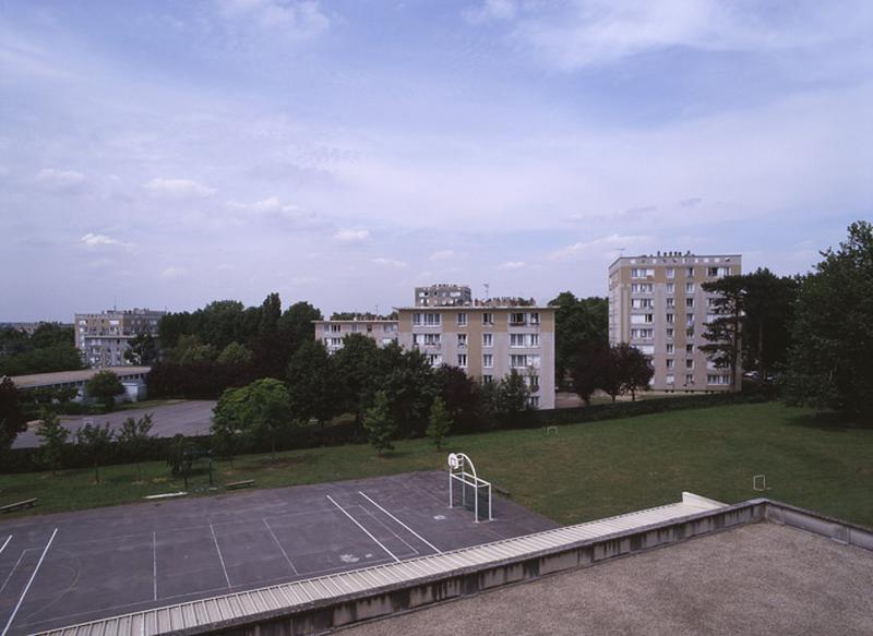 La cité des Bergeries à Draveil : vue prise de la terrasse du château des Bergeries.