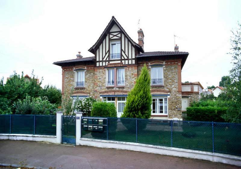 Vue de la maison (ancien restaurant), 5 rond-point des Fêtes.