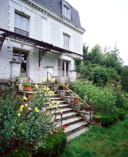 Détail de l'escalier d'accès à la façade postérieure.