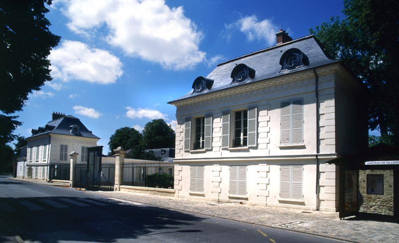 Vue des pavillons d'entée.