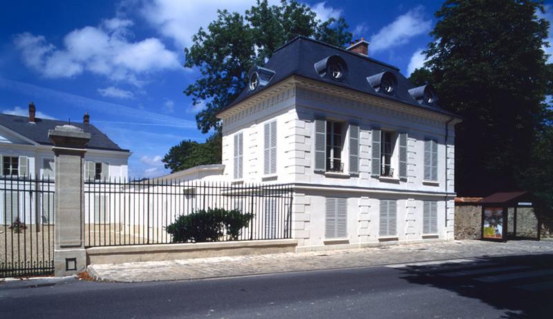 Vue du pavillon de droite.