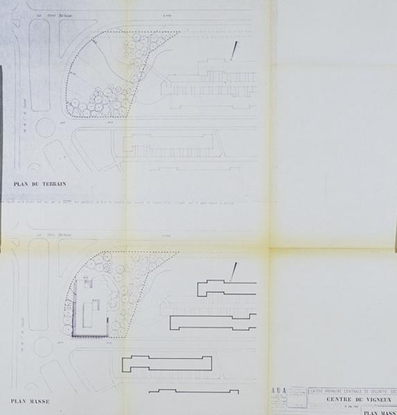 Plan du terrain et plan-masse du bâtiment.