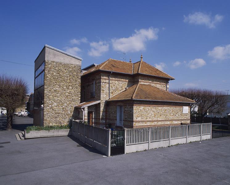 Vue latérale ouest.