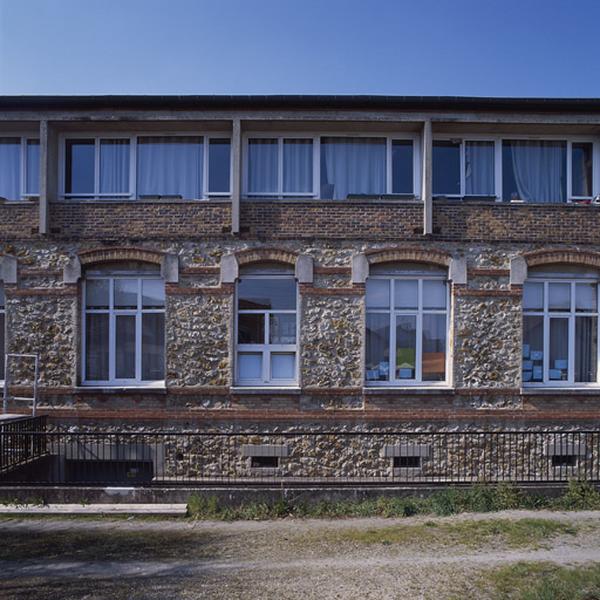 Vue partielle du corps central surélevé en 1960 par l'architecte Paul Chemetov.