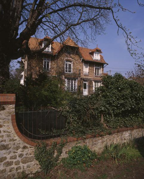 Vue d'ensemble d'une des maisons de l'avenue Libert.