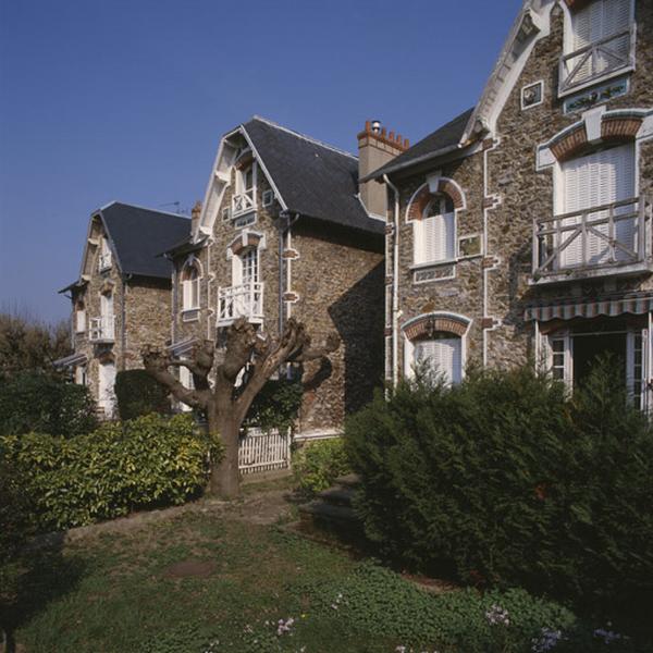 Maison, 57-59 avenue Libert. Vue des façades sur le quai des Dames.
