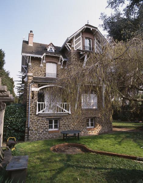 Maison, 9 avenue Libert. Vue de la façade tournée vers le quai des Dames.