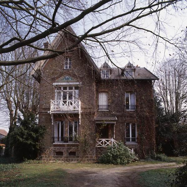Vue d'ensemble de la maison située au 34, avenue de Bellevue.