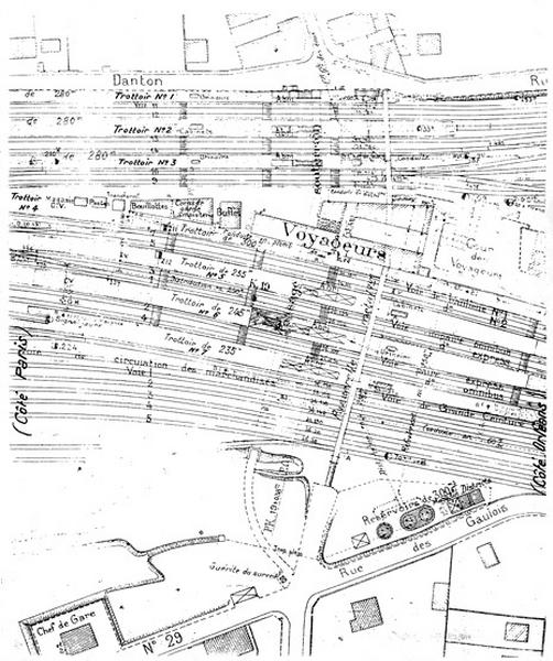 Gare voyageurs : établissement en dépendance du passage souterrain, d'un deuxième escalier pour la desserte du trottoir n°6 et allongement de l'abri, 24 juin 1922