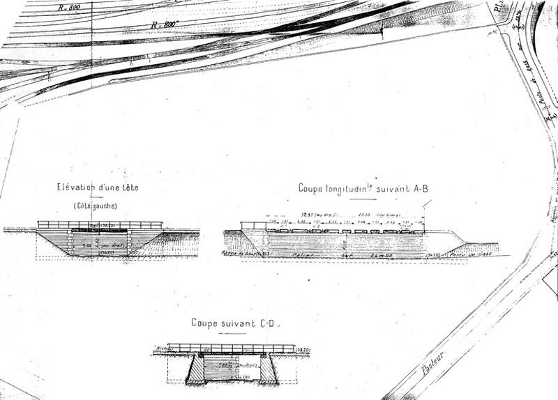 La gare et ses voies ferrées : ligne de Villeneuve-Saint-Georges à Montargis par Juvisy et Corbeil, réseau P.L.M. : construction d'un pont inférieur accolé au P.N. n°4 : élévation, coupe transversale et coupe longitudinale de l'ouvrage élevé à l'intersection des voies et de la rue de Châtillon : document non signé, daté du 17 juin 1909.