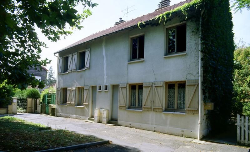 Ensemble de 29 logements LOGECO construites en 1954, détail de maisons jumelles. Ensemble détruit en 2007.
