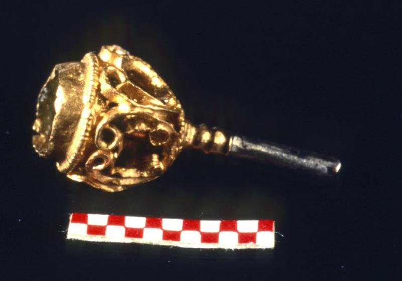 Elément retrouvé par Mentienne au Verrou dans une nécropole romano-mérovingienne qu'il a mis à jour.