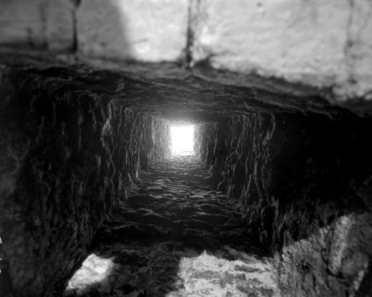 Vue de la cheminée d'aération du premier niveau de cave.