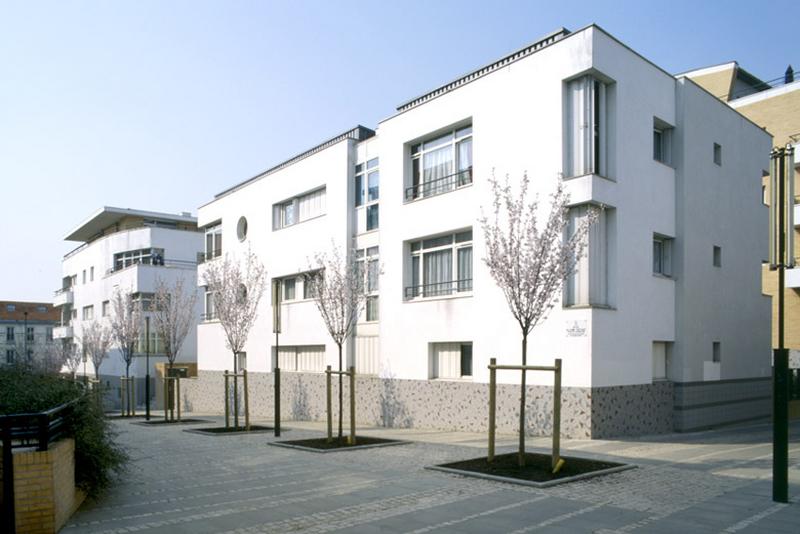Ilot de la mairie. Détail d'un bâtiment de l'intérieur de l'îlot.