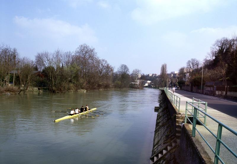 Vue de la Marne, à la limite entre Bry-sur-Marne et Champigny-sur-Marne.