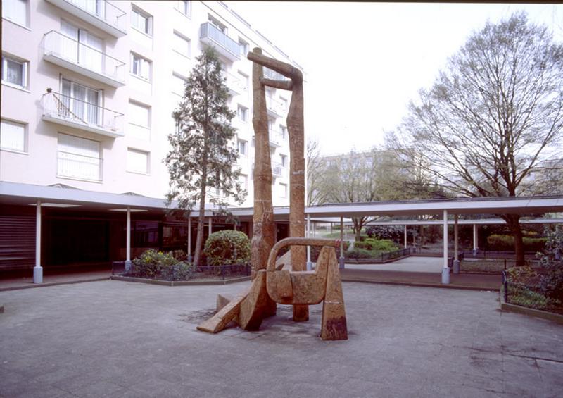 Vue des galeries de circulation reliant les bâtiments du grand ensemble des Boullereaux.