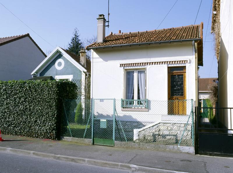 Vue d'ensemble des deux maisonnettes.