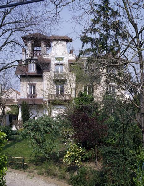 Vue d'ensemble de la bâtisse, en fait deux maisons accolées.