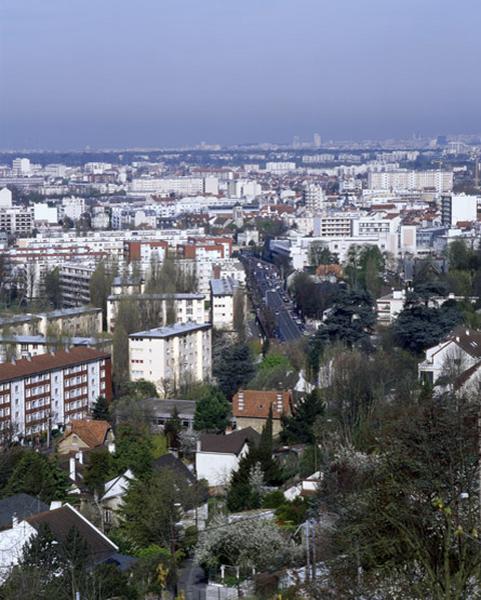 Vue depuis les combles du musée de la Résistance du coteau méridional de Champigny et de la plaine jusqu'à Joinville.