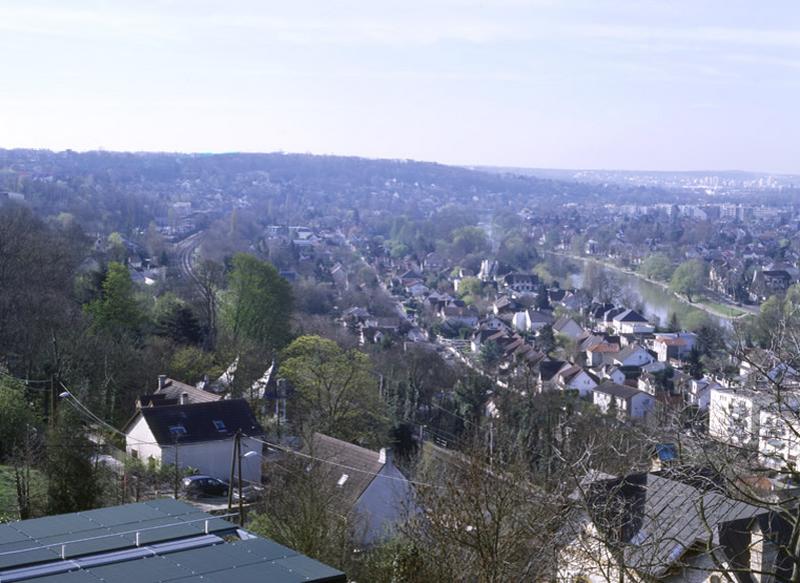 Vue depuis les combles du musée de la Résistance du coteau méridional de Champigny, vers Chennevières.