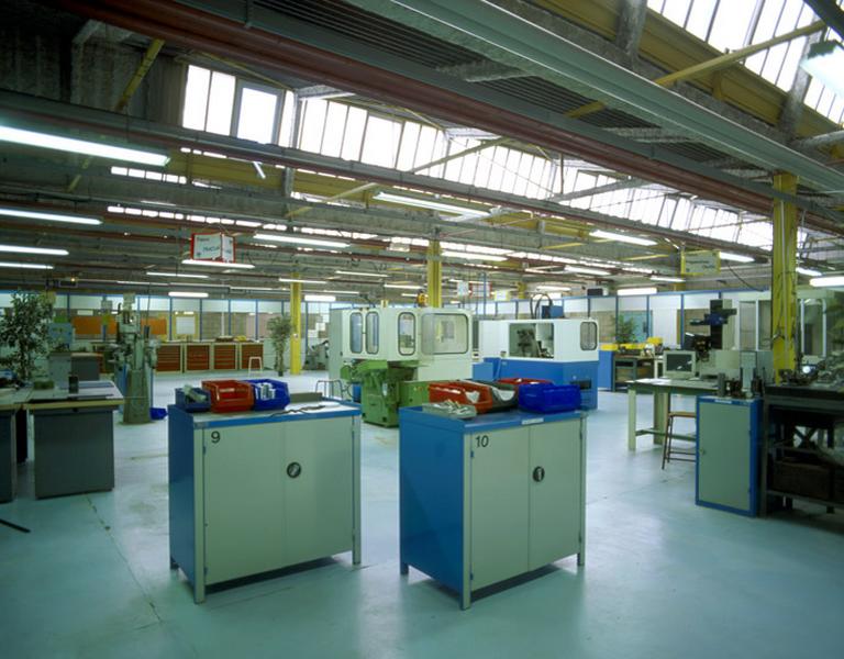Vue de l'atelier des machines, couvert de sheds.