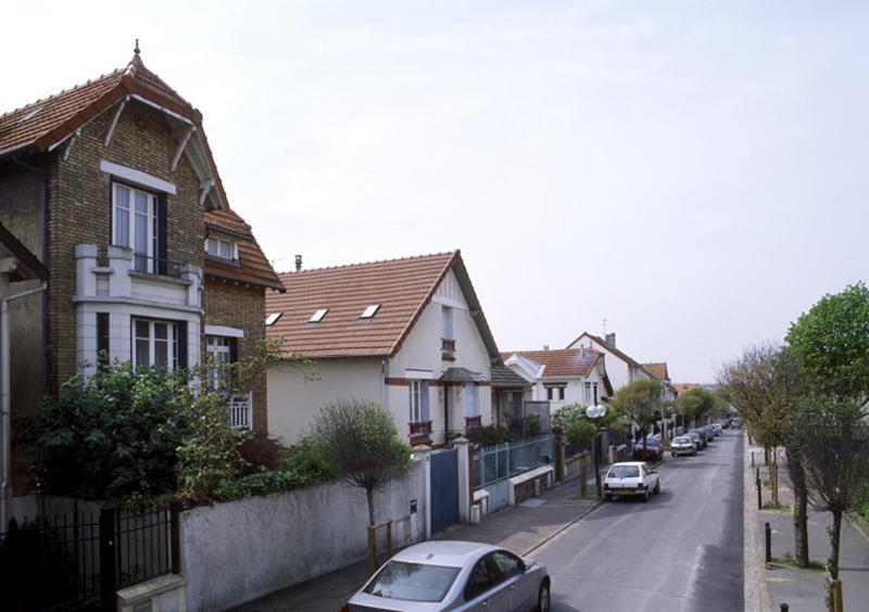 Autre vue de la rue Pierre-Loti.