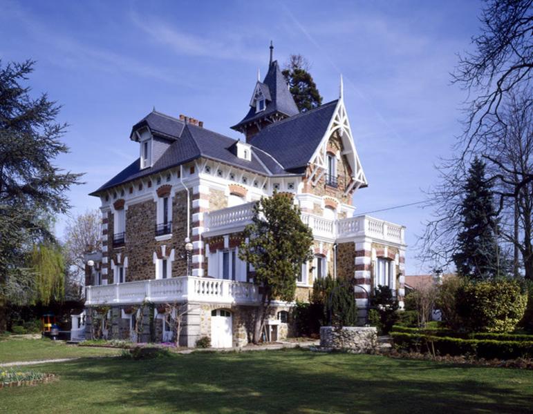 Vue d'ensemble depuis le jardin de la maison construite en 1903.