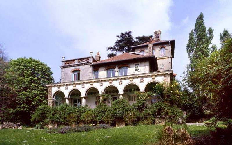 Vue depuis le contrebas de la villa construite sur le coteau méridional au milieu des années 1880.